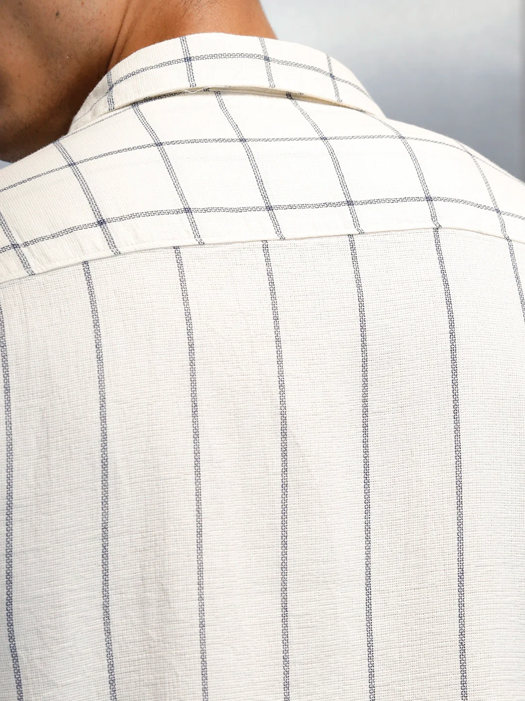 Asymmetrical Pattern Comfort Fit Men's Casual Shirt | White - Image 5