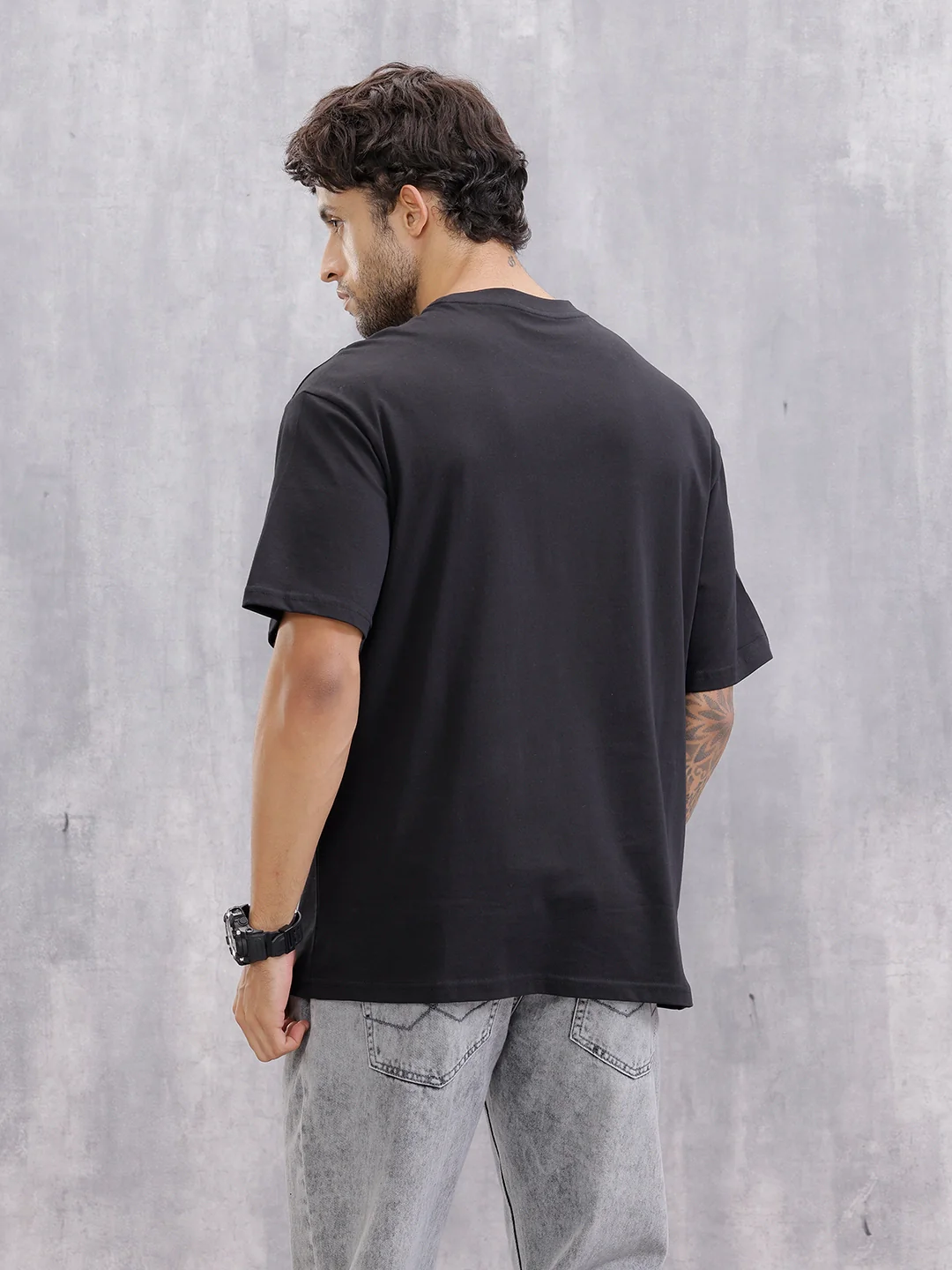 Casual Look Oversized Fit T-shirt With Embroidery And Chain Stitch Detail | Black - Image 3