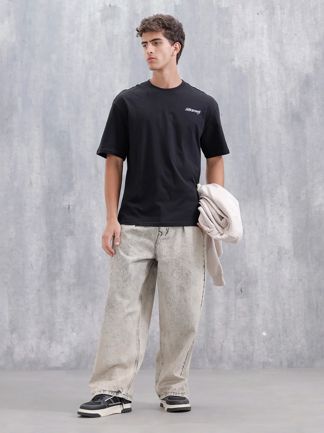 Casual Men Oversized Fit Tee With Graphic | Black - Image 2