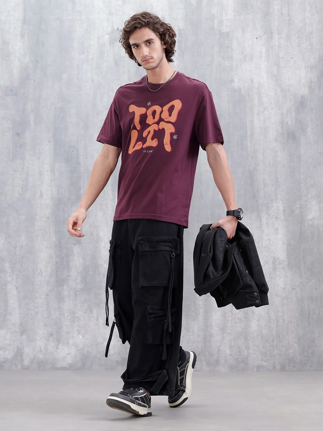 Casual Men Oversized Fit Tee With Graphic | Maroon - Image 2