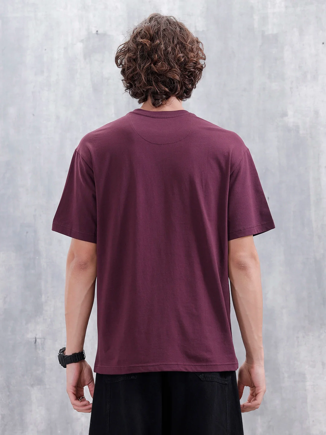 Casual Men Oversized Fit Tee With Graphic | Maroon - Image 3