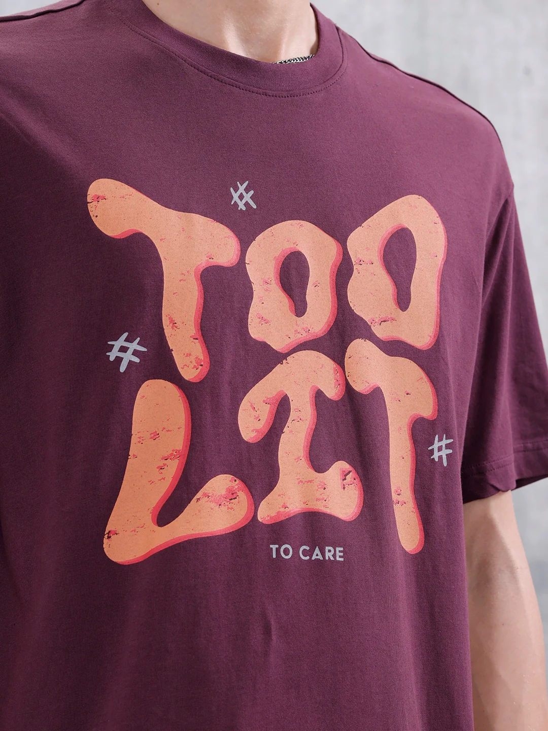 Casual Men Oversized Fit Tee With Graphic | Maroon - Image 5