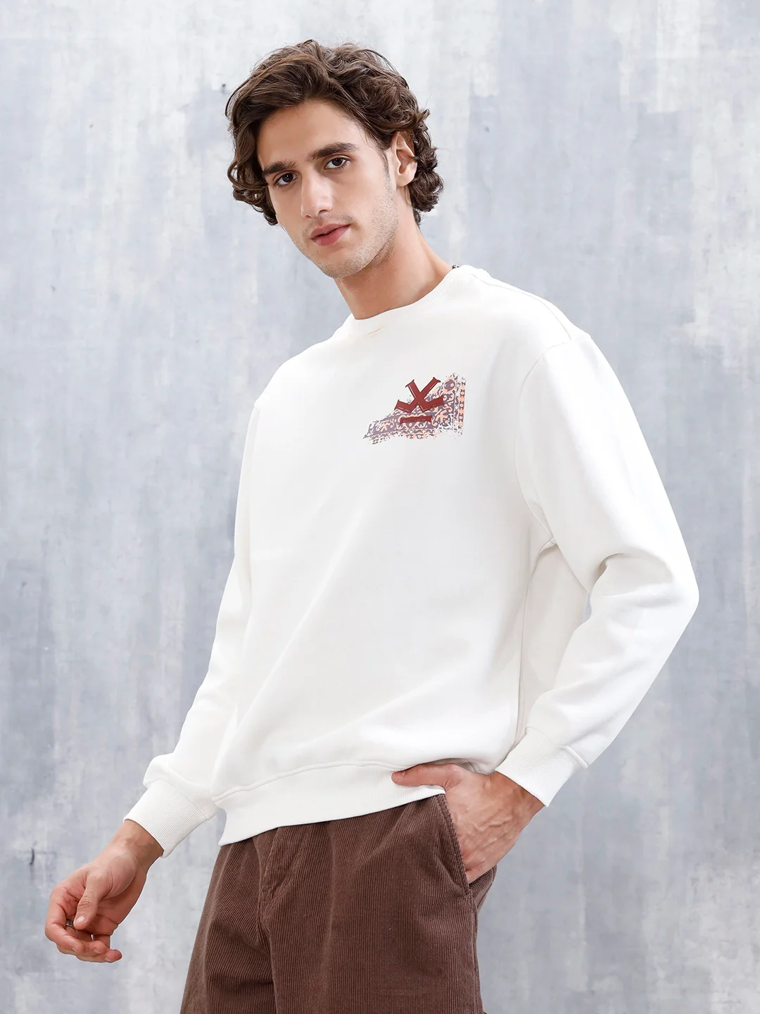 Casual Oversized Sweatshirt With Graphic  | Off White - Image 4