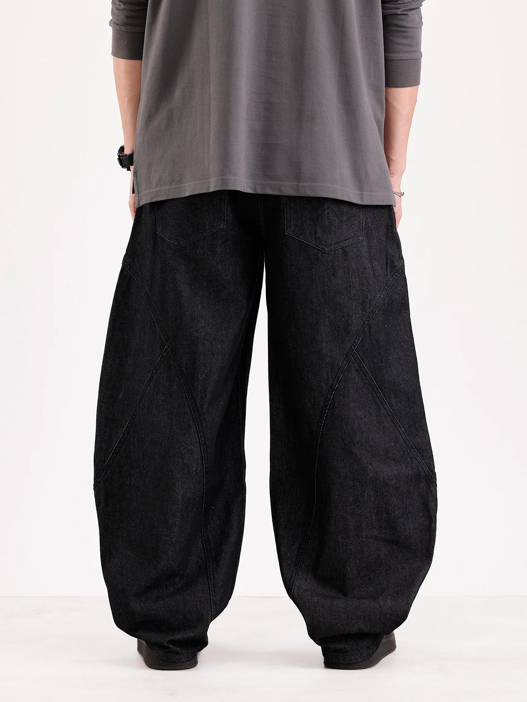 Classic Baloon Fit Jeans   |  Black - Image 3