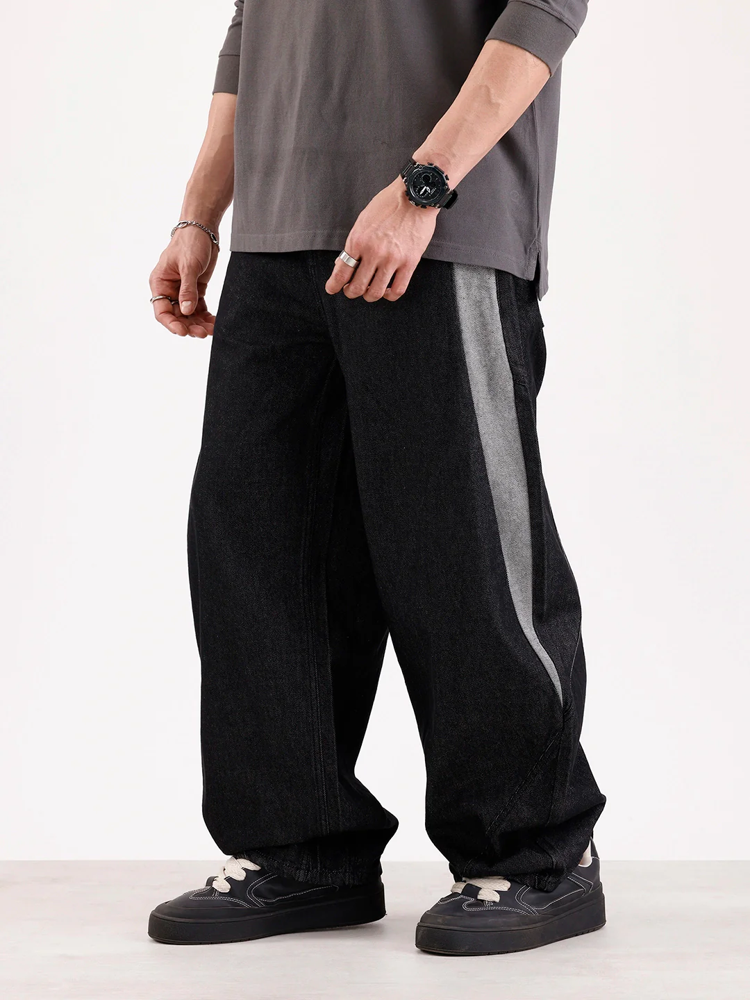 Classic Baloon Fit Jeans   |  Black - Image 4