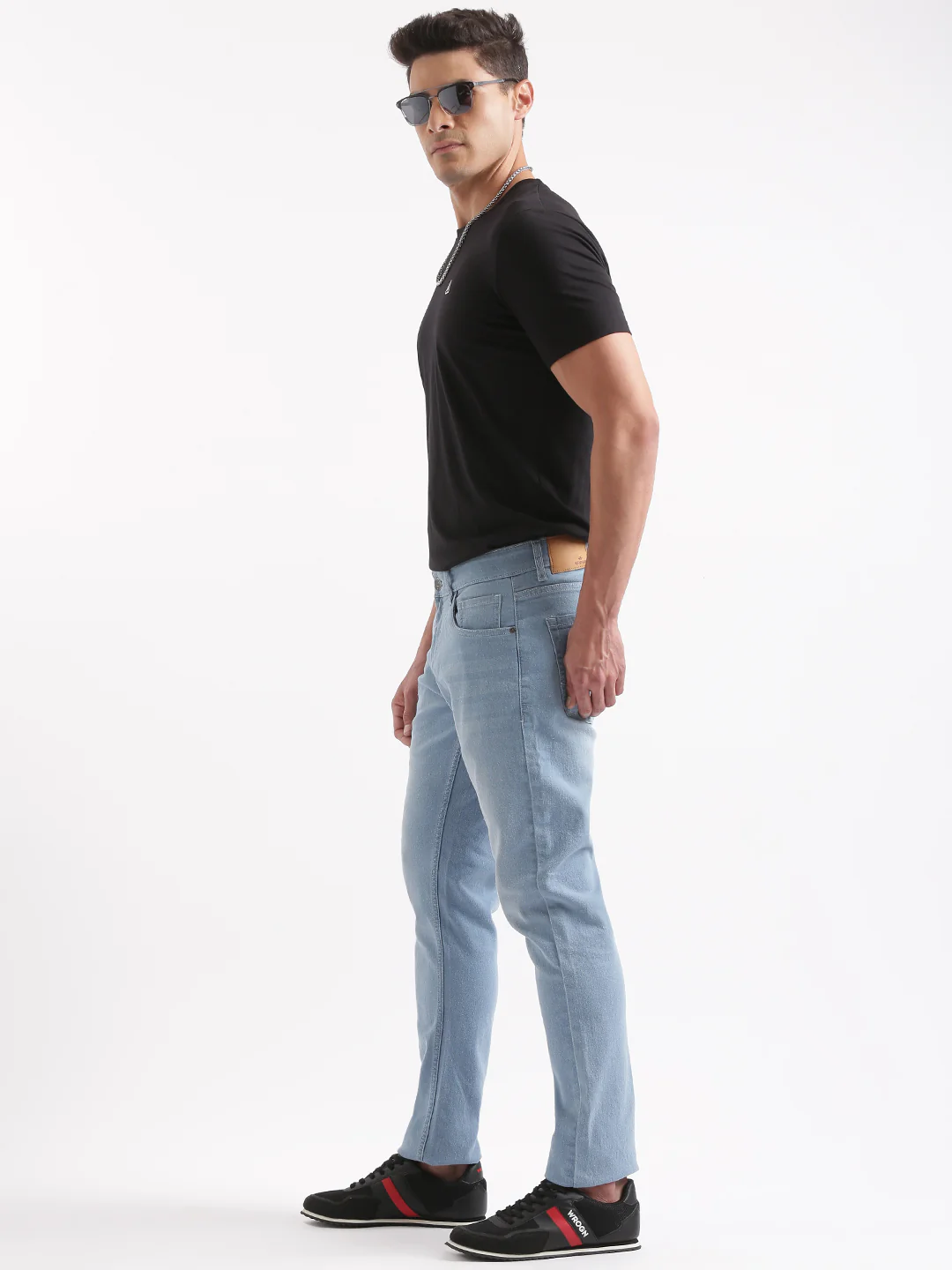 Classic Light Blue Washed Jeans - Image 4