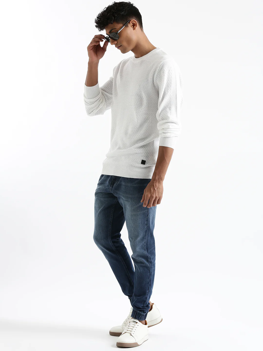 Classic Style White Sweater - Image 4