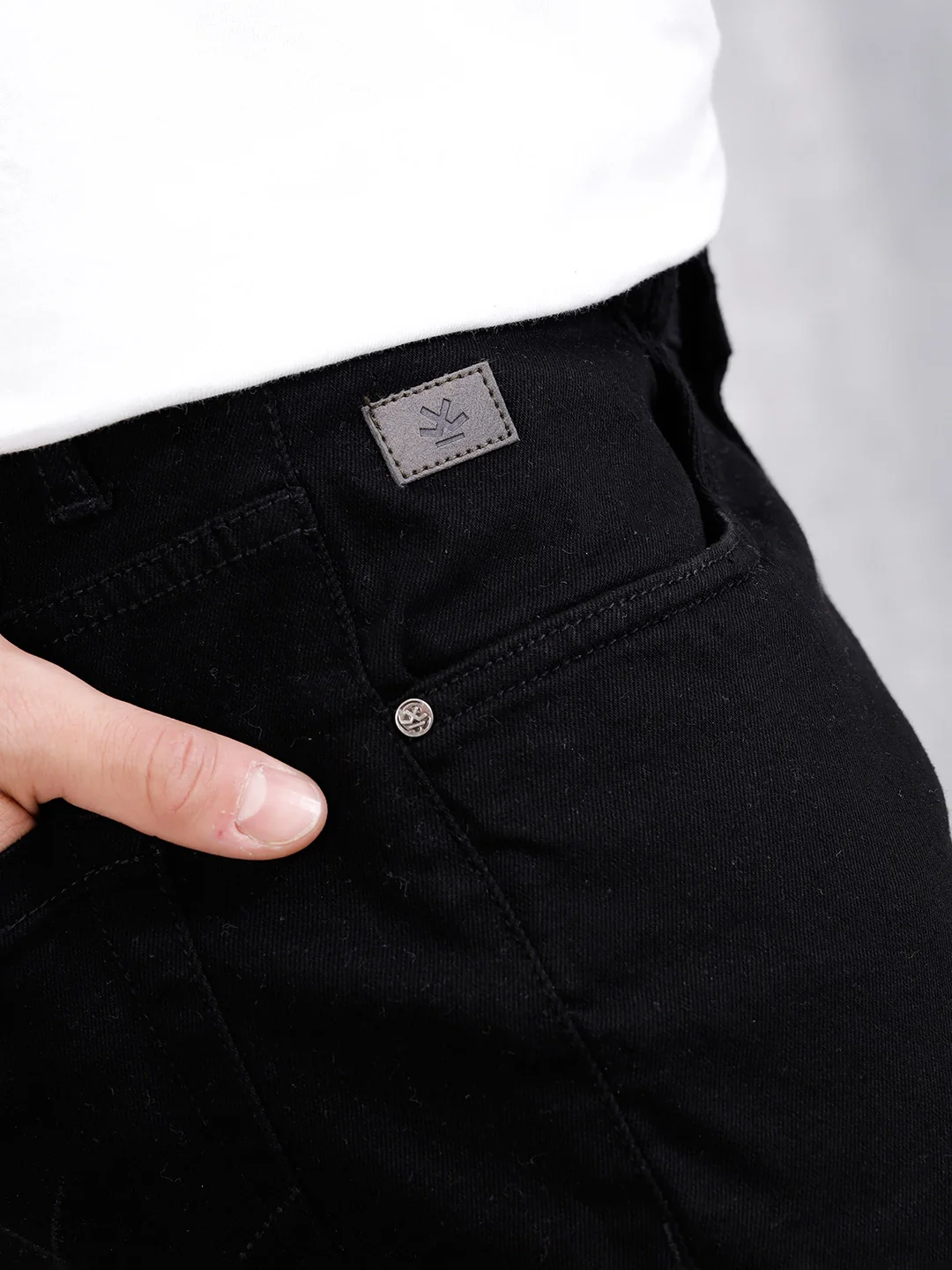 Cotton Blend Slim Tappered Jeans | Black - Image 5