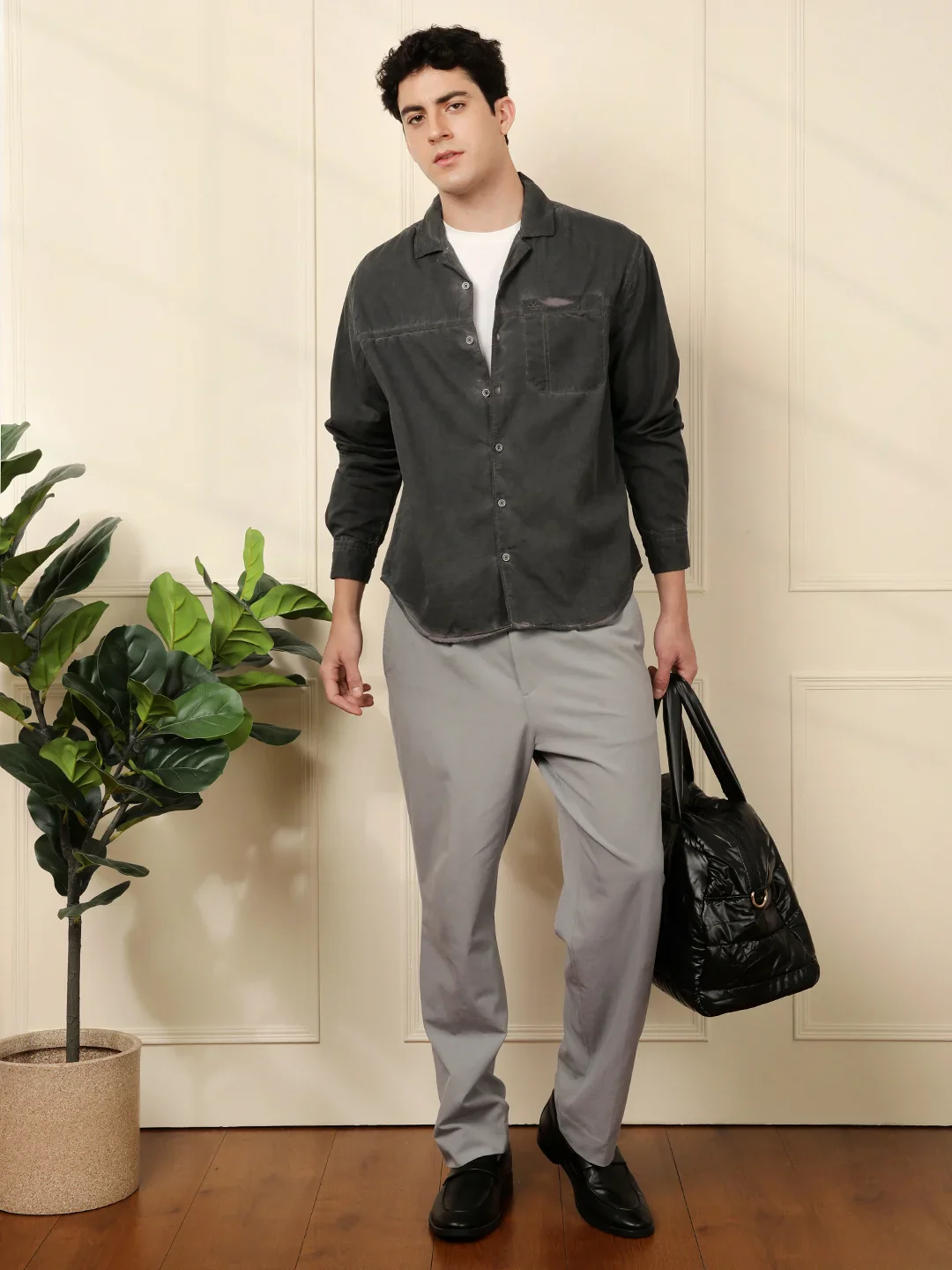 Cuban Collar Relaxed Shirt in Black - Image 2