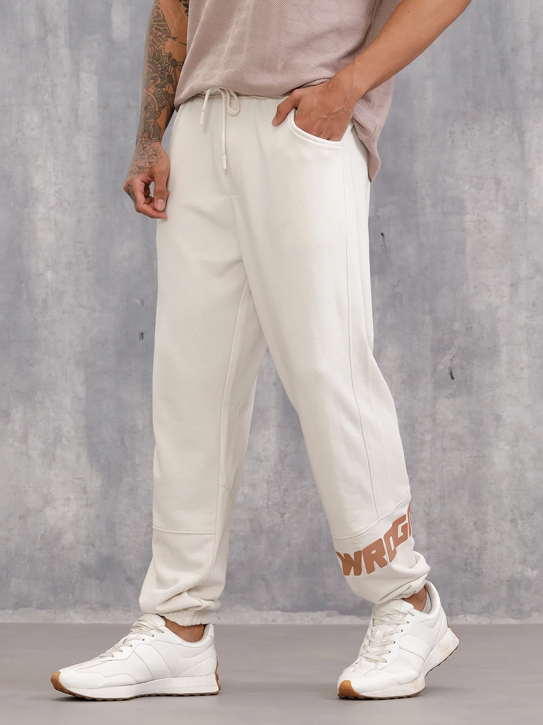 Cut&Sew Comfort Fit Jogger With Hd Print | White - Image 4