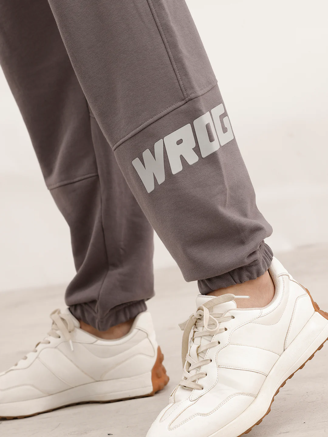 Cut&Sew Comfort Fit Jogger With Hd Print | Grey - Image 6