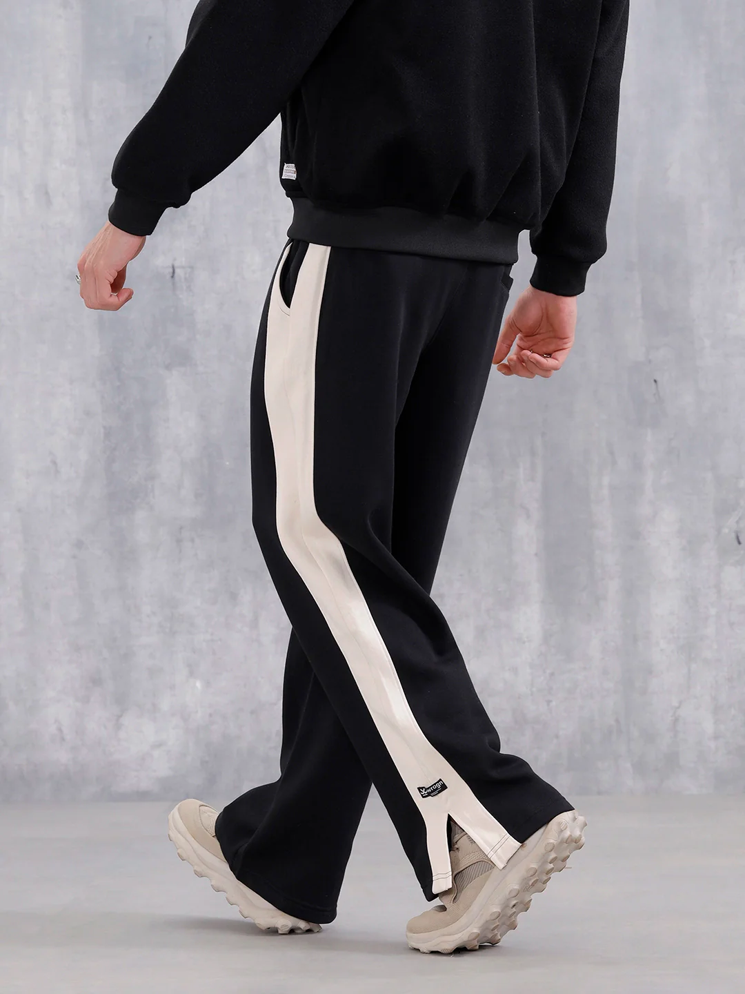 Men Oversized Fit Trackpants | Black - Image 3
