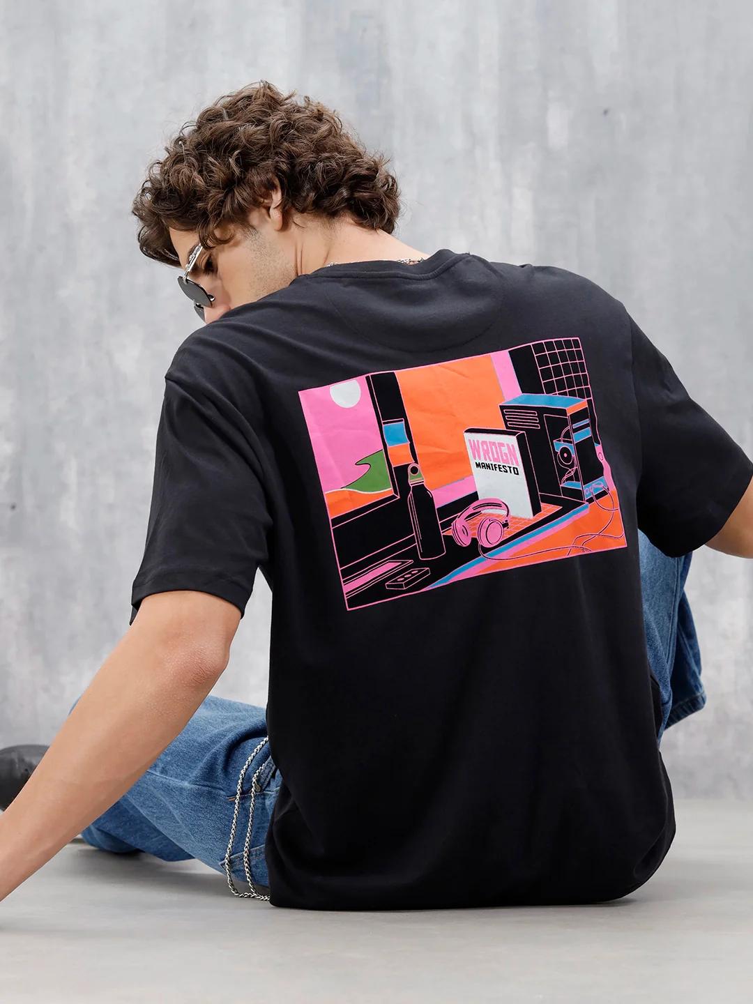 Men’s Oversized Bold Graphic Tee | Black - Image 4