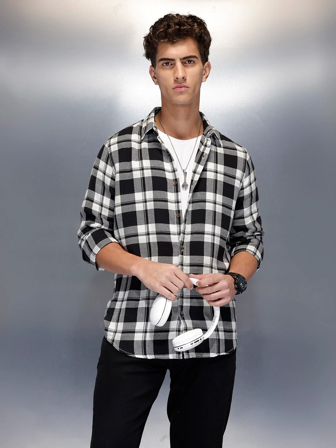 Men’s slim fit shirt in bold plaid pattern | Black