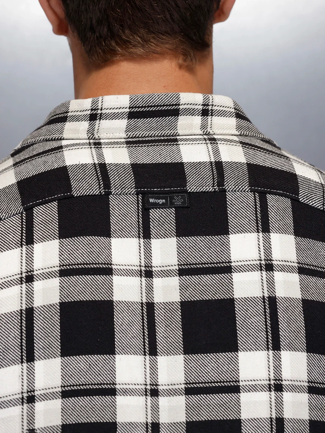 Men’s slim fit shirt in bold plaid pattern | Black - Image 4