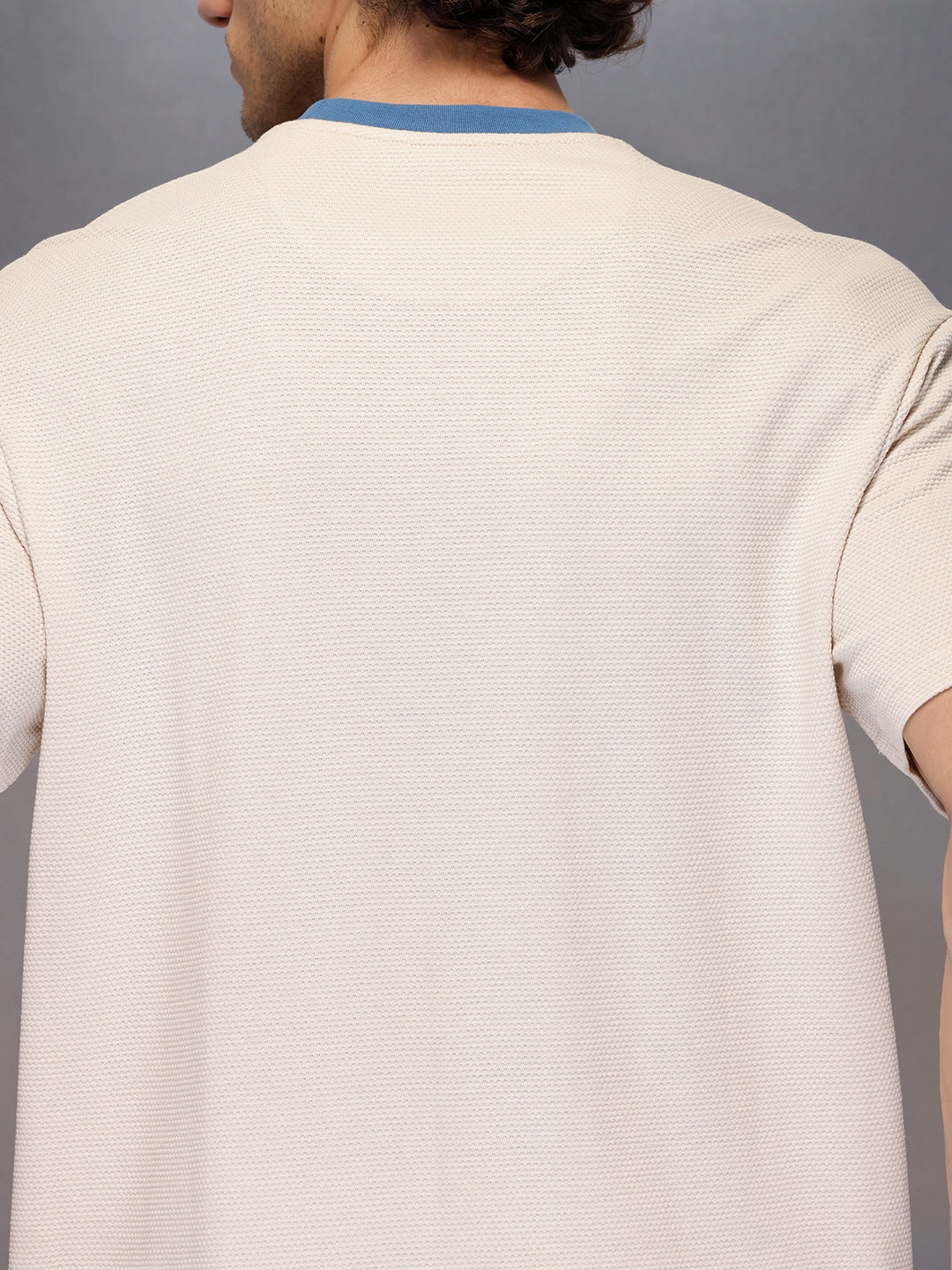 Men’s solid beige casual T-shirt with contrast crew neck | Beige - Image 5