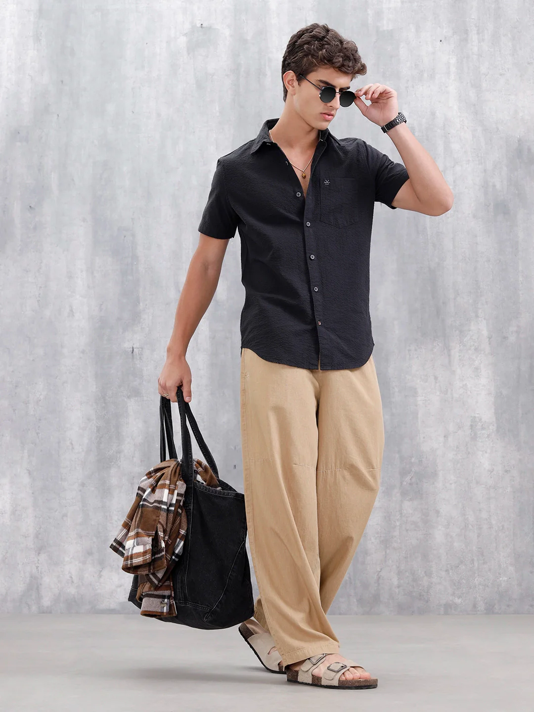 Men's Textured Casual Slim Fit Shirt | Black - Image 2