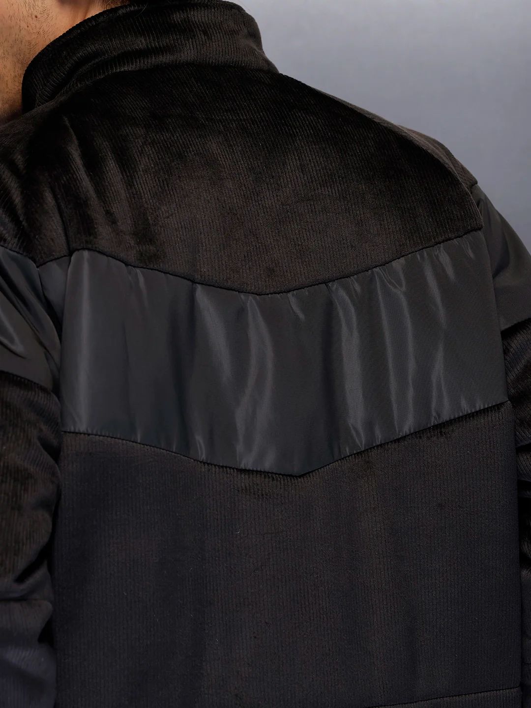 Men’s textured corduroy puffer with contrast panels | Black - Image 4