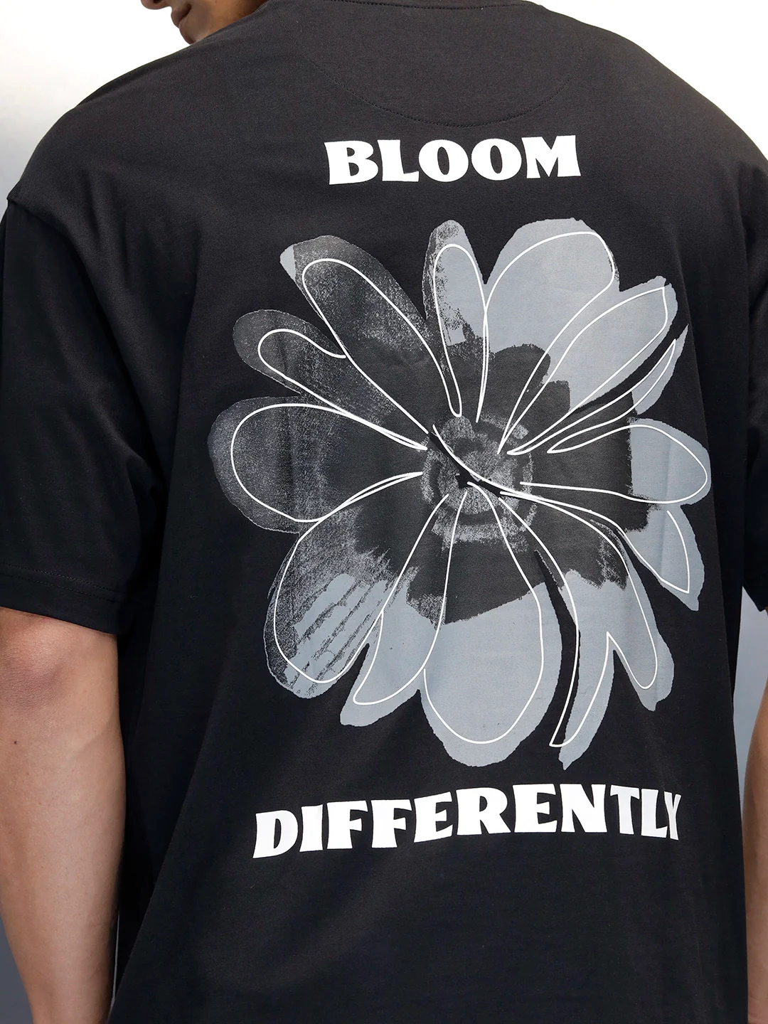 Men's Casual Floral Graphic Pritned T-Shirt | Black - Image 5