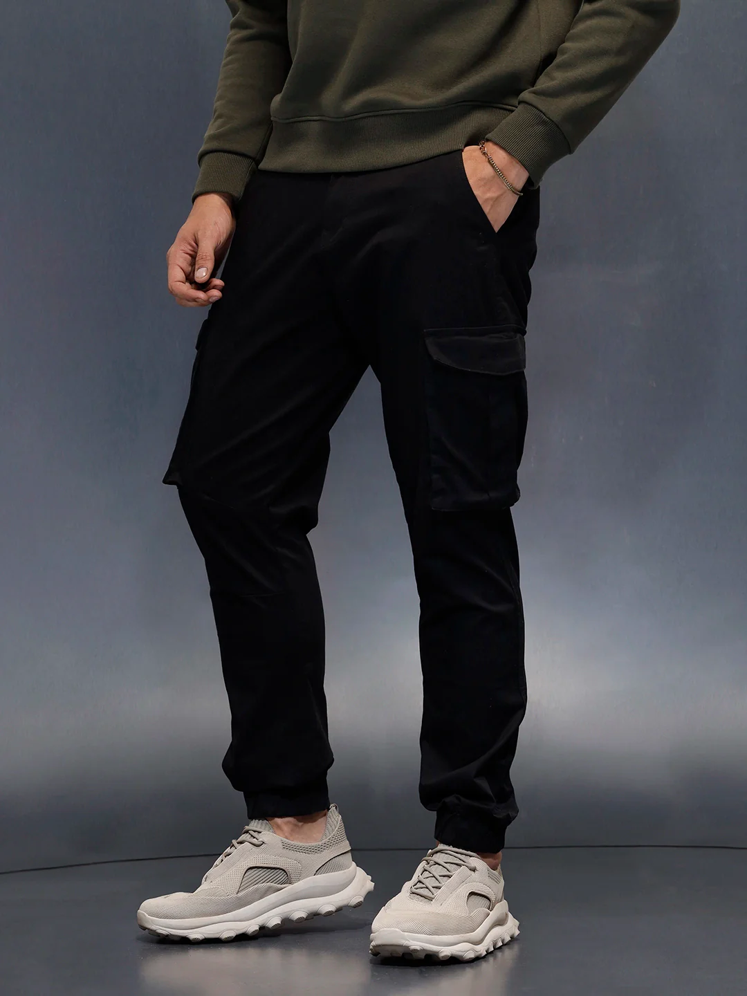 Men's casual relaxed cargo fit woven jogger | Black - Image 4