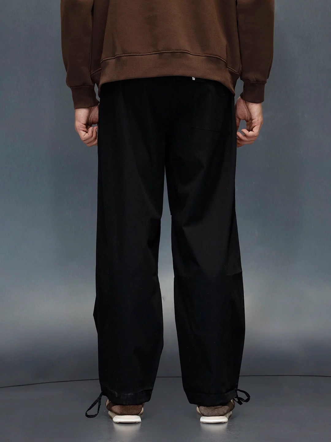 Men's loose fit trouser with draw string in the hem  | Black - Image 3