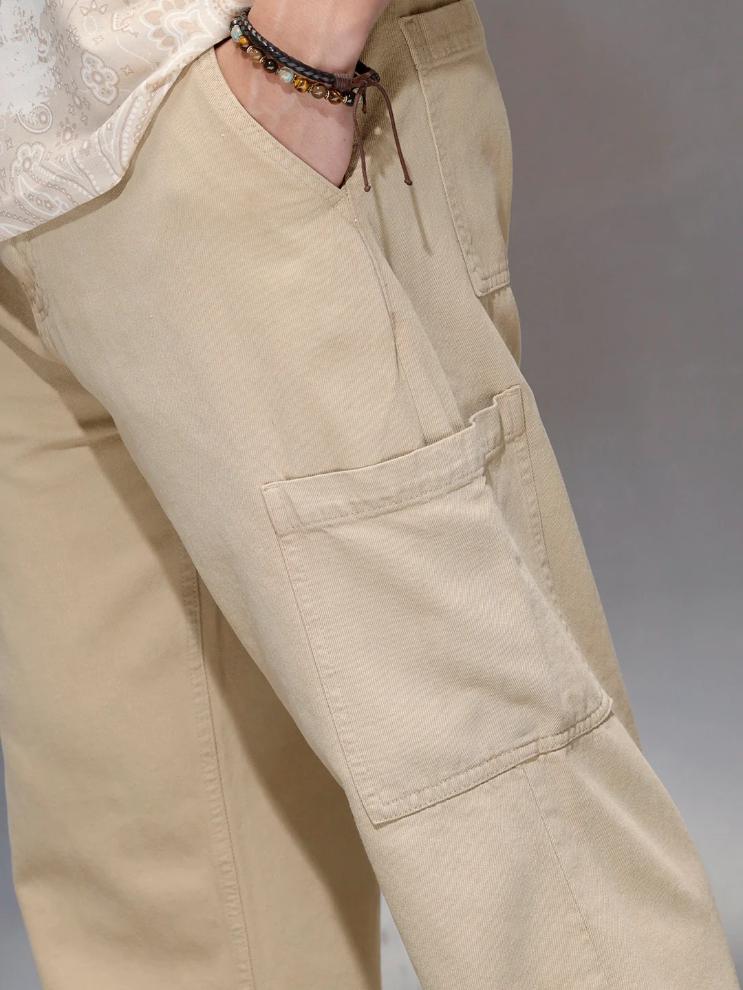 Men's loose fit trouser with utility pocket  | Beige - Image 5