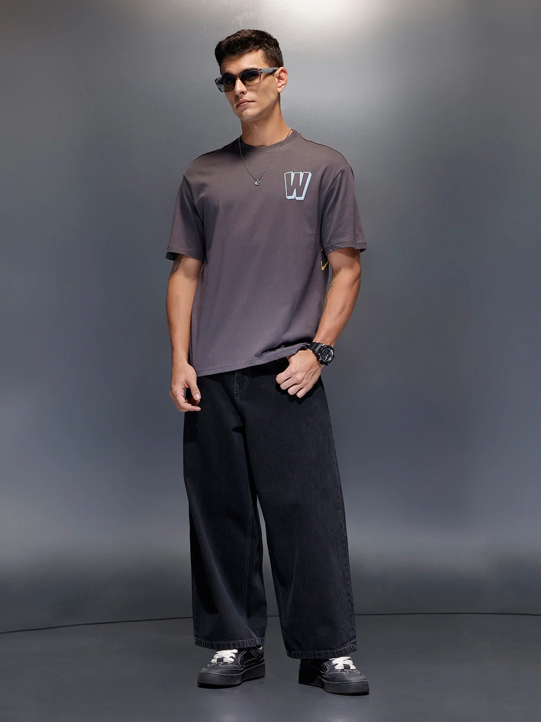 Men's oversized graphic T-shirt with bold back print | Charcoal - Image 2