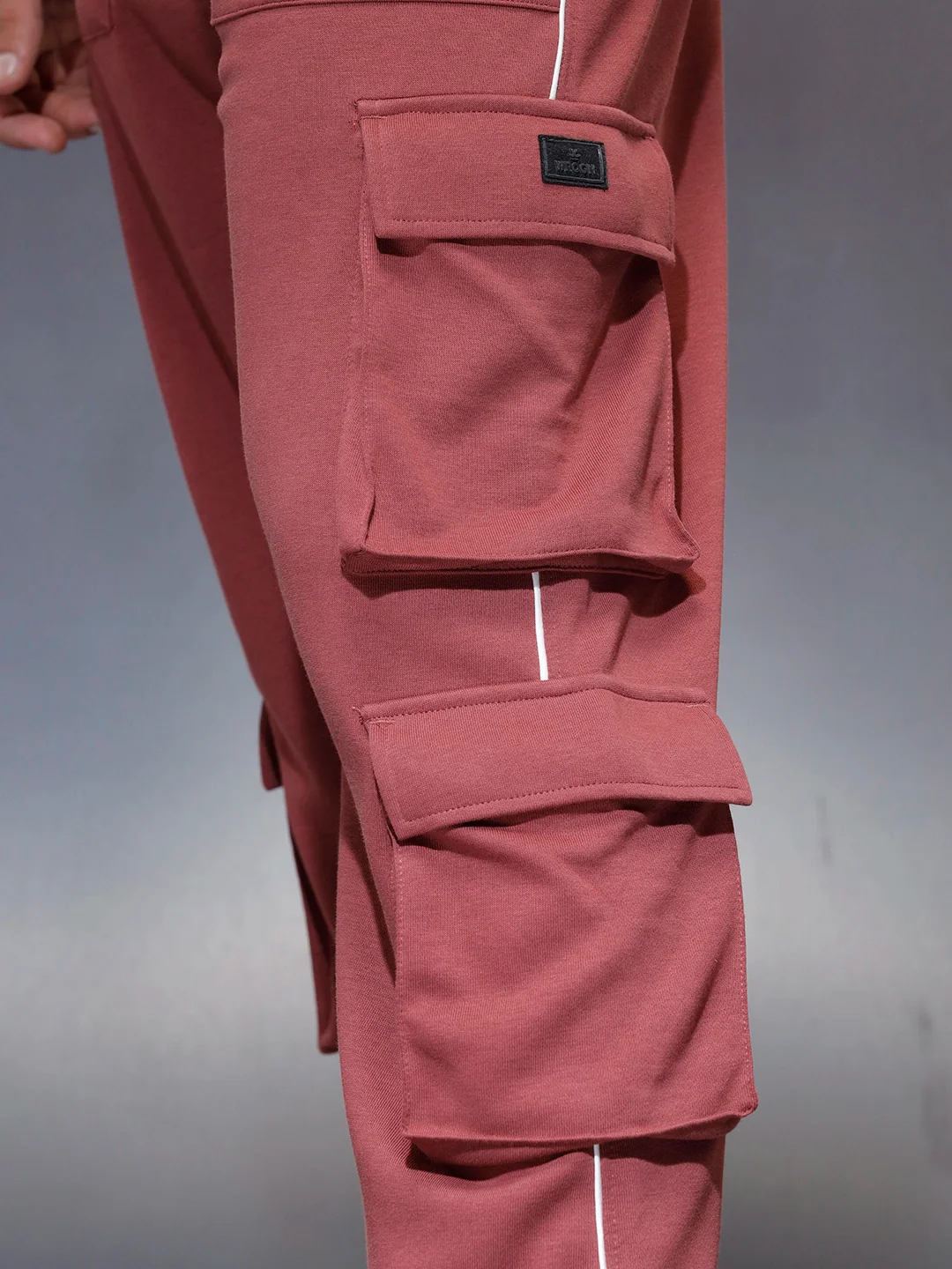Men's relaxed fit knit jogger with utility pocket  | Maroon - Image 5