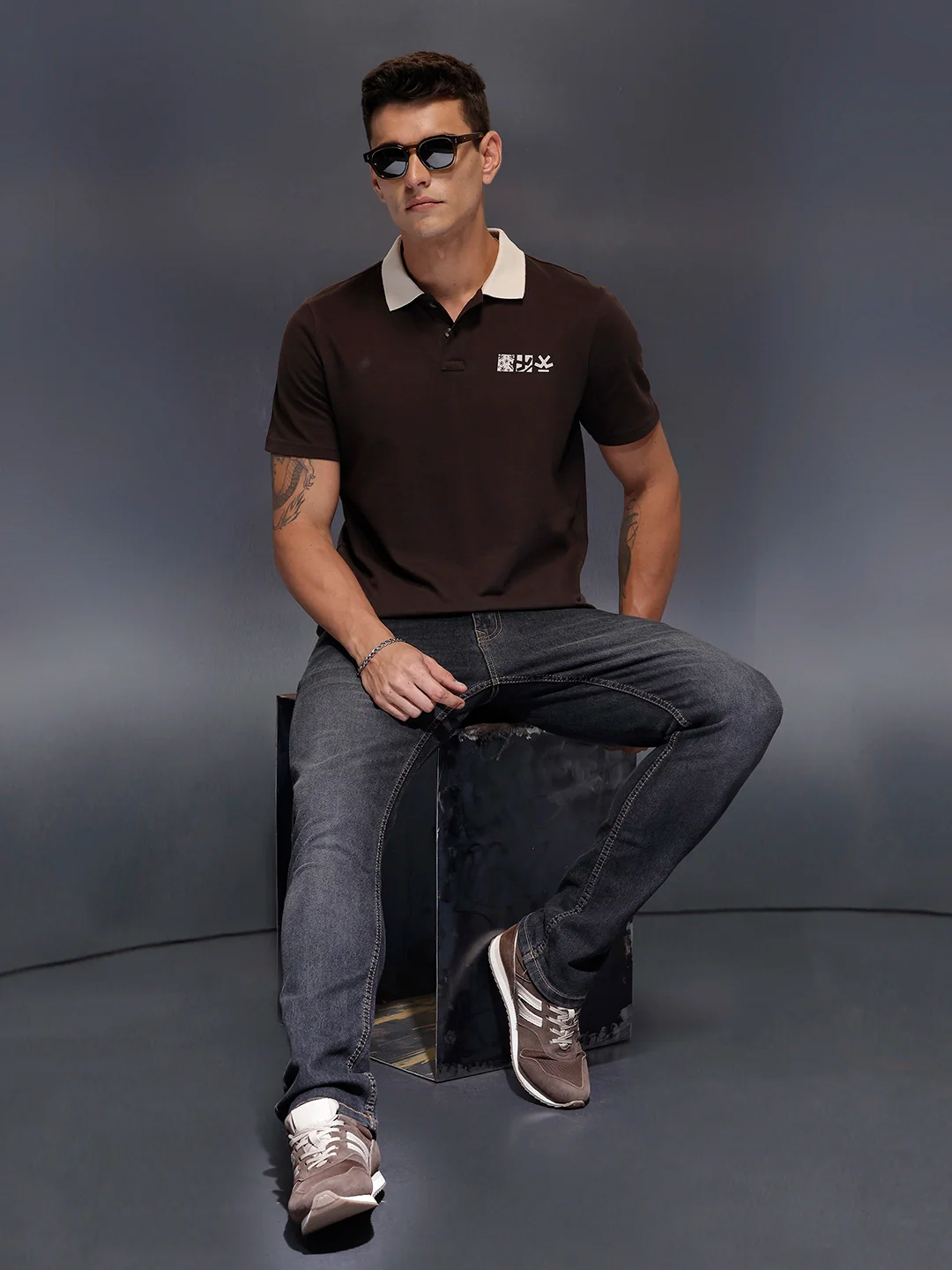 Men's slim-fit polo tee with contrast collar & graphic chest print | Brown - Image 2