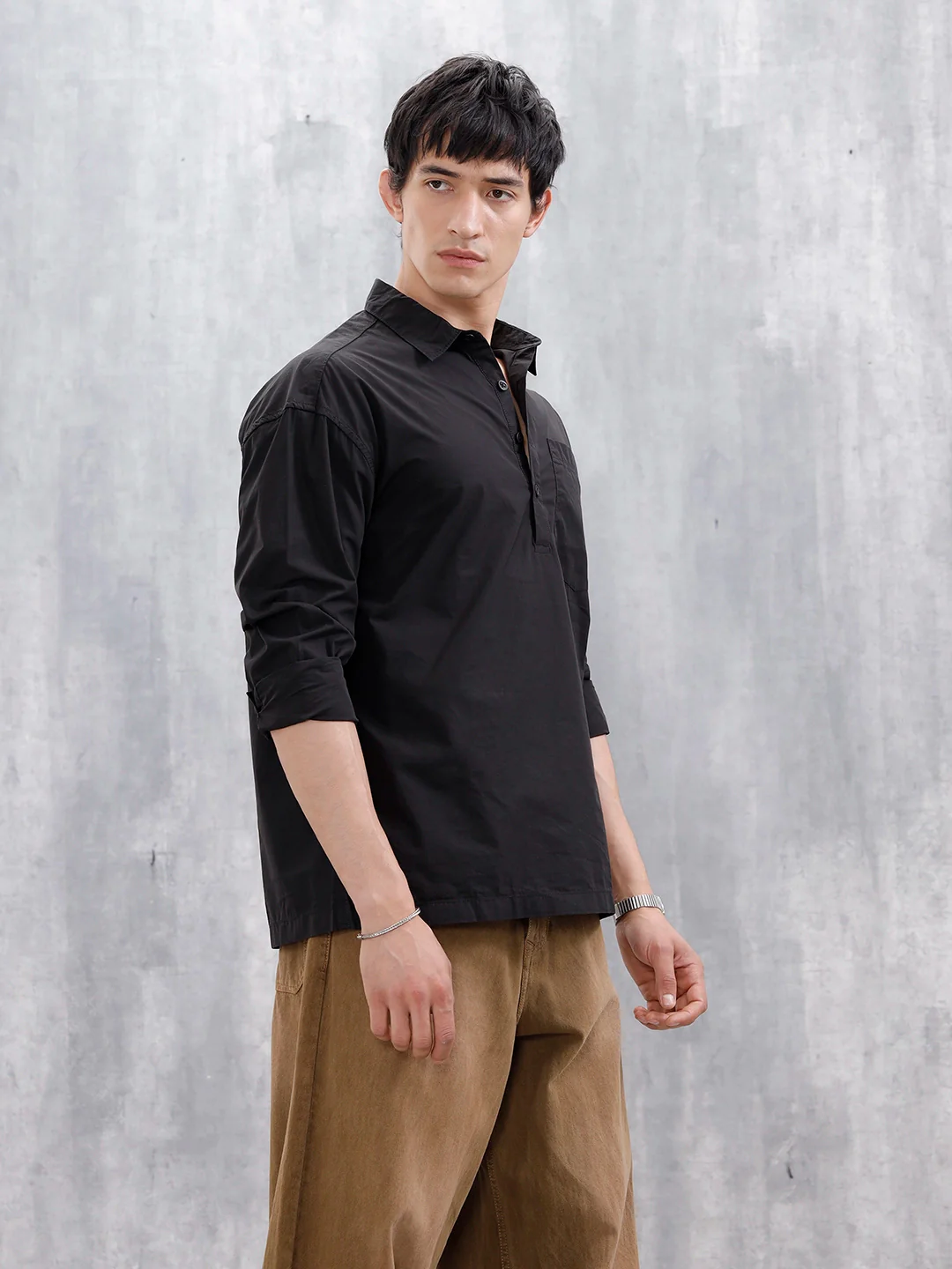Men's Solid Causal Oversized Fit Shirt | Black - Image 4
