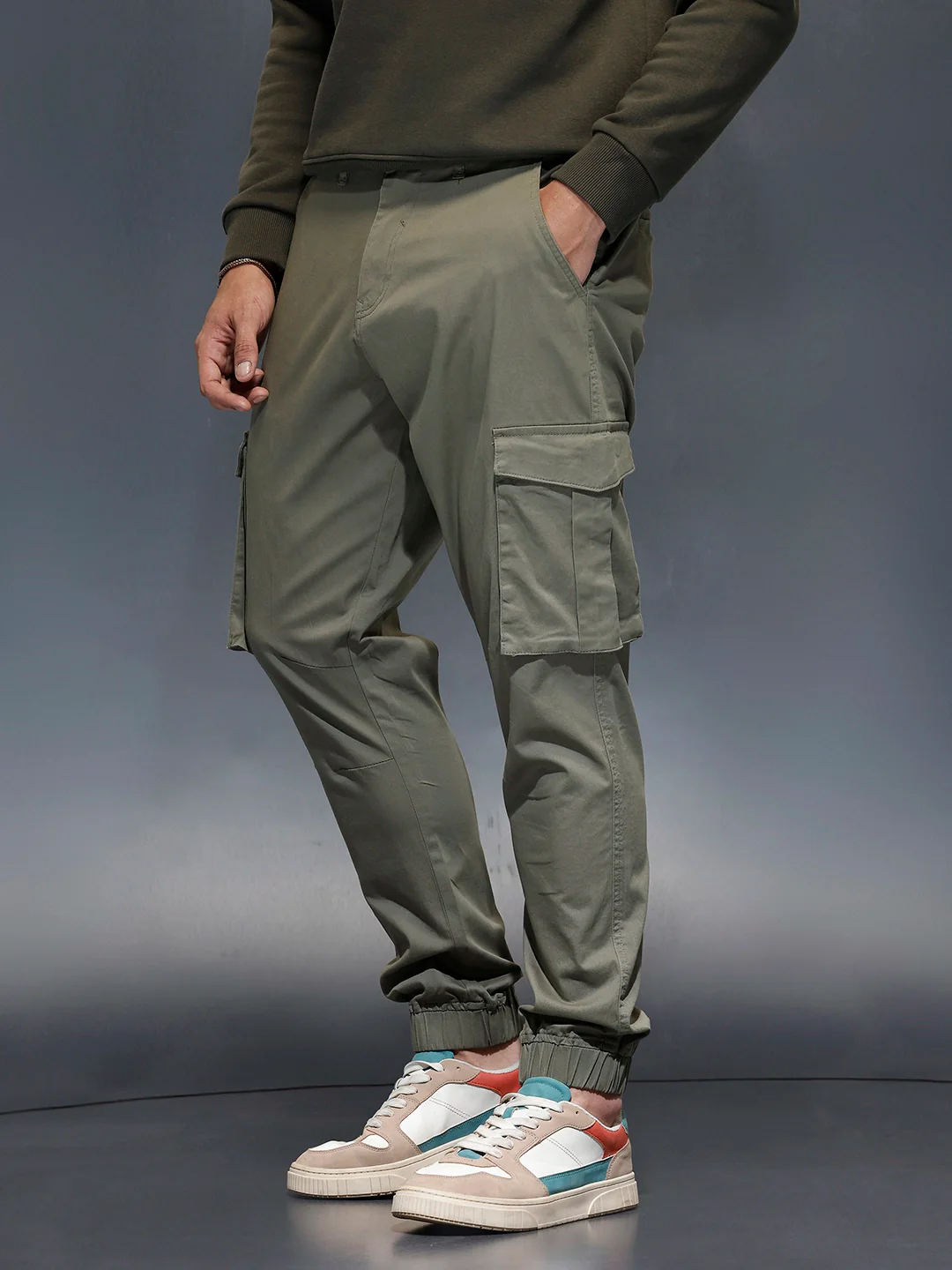 Men's straight fit trouser with cargo pockets | Olive - Image 4