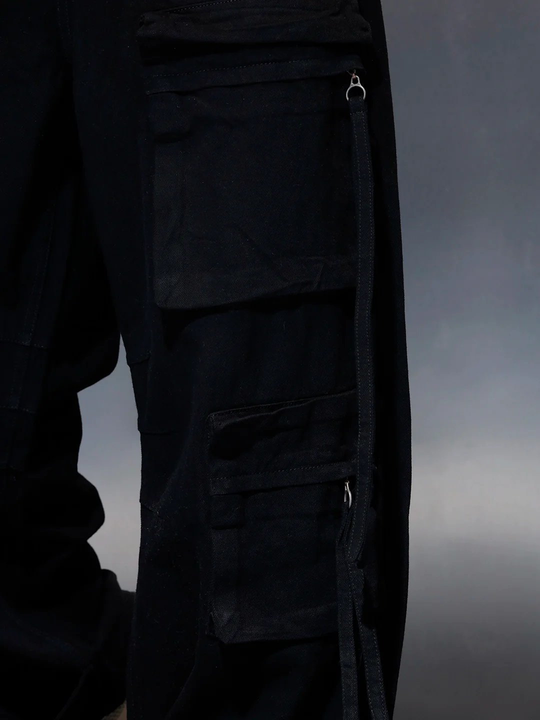 Men's Twelve Pocket Baggy Cargo  | Black - Image 6