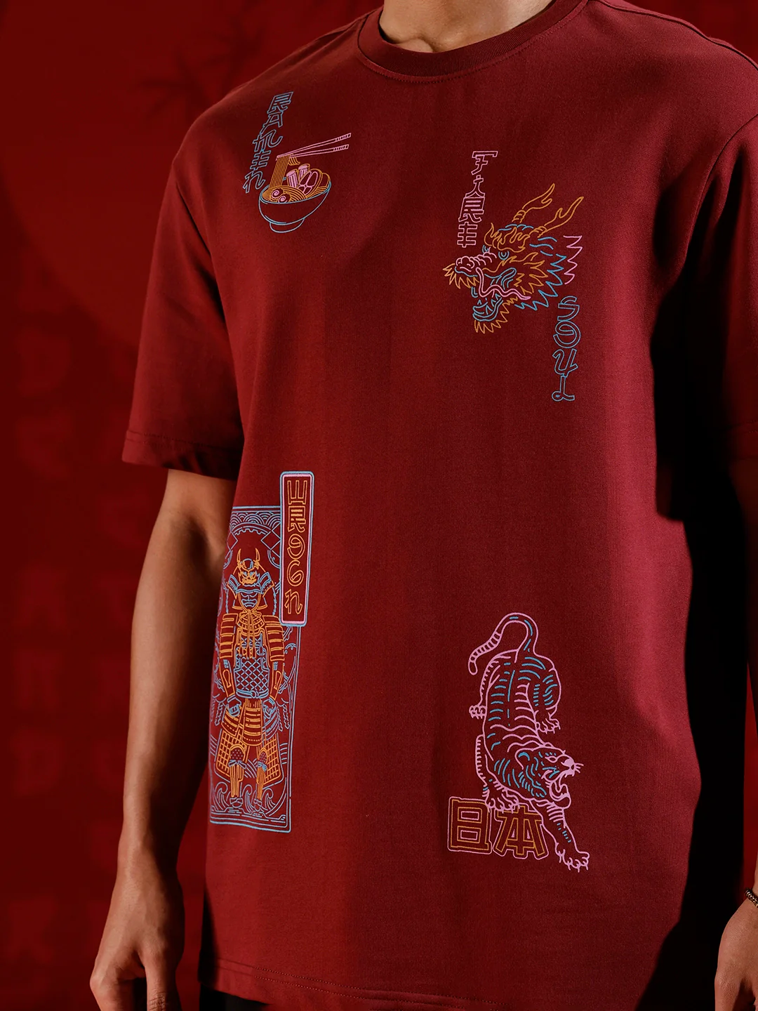 Oversize tshirt with warrior motif prints | Maroon - Image 6