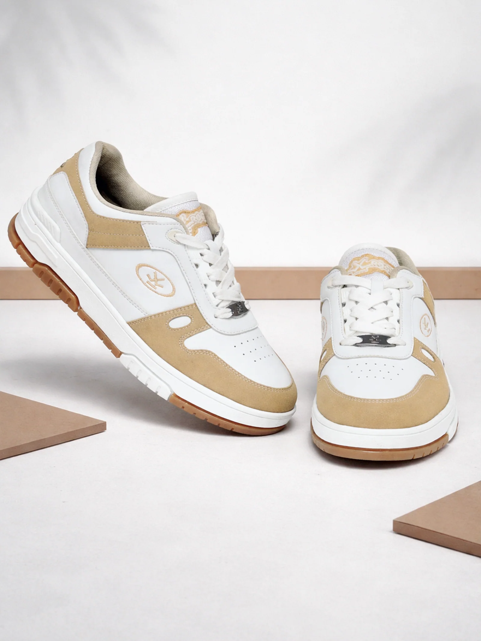 Sneakers  |  Greyhound Tanline - Image 2