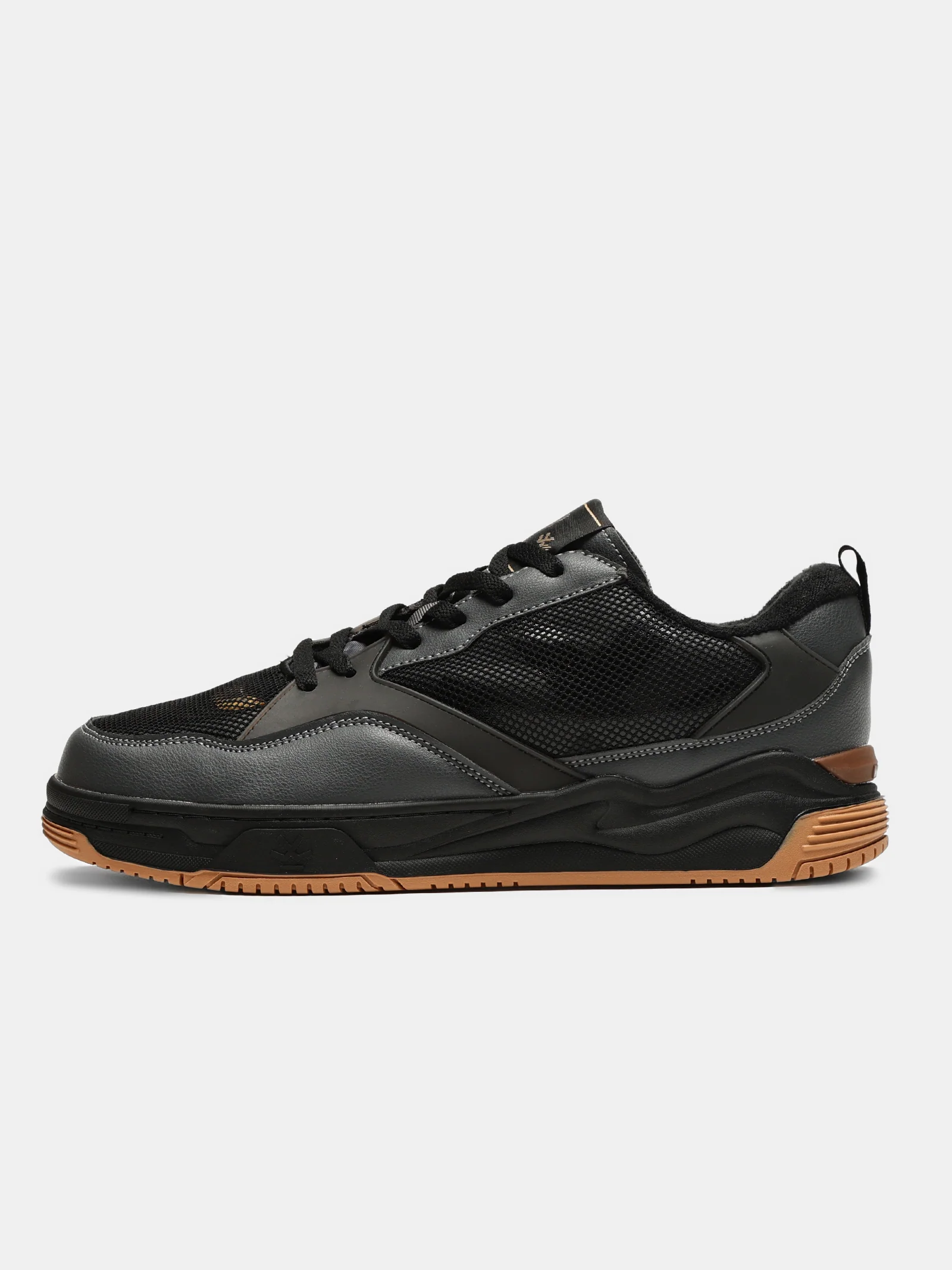 Sneakers | Manhattan Goldstrike - Image 3