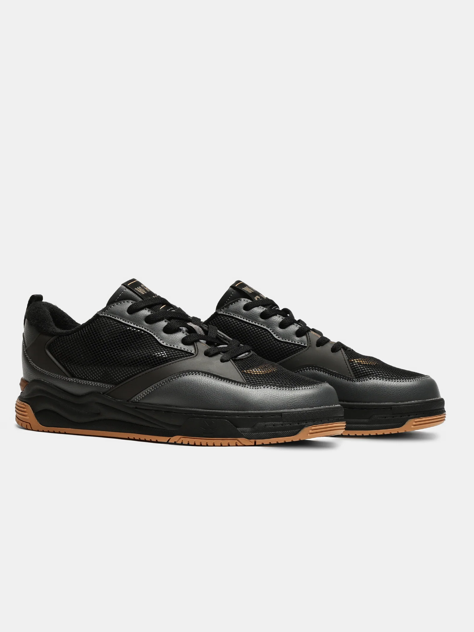 Sneakers | Manhattan Goldstrike - Image 4