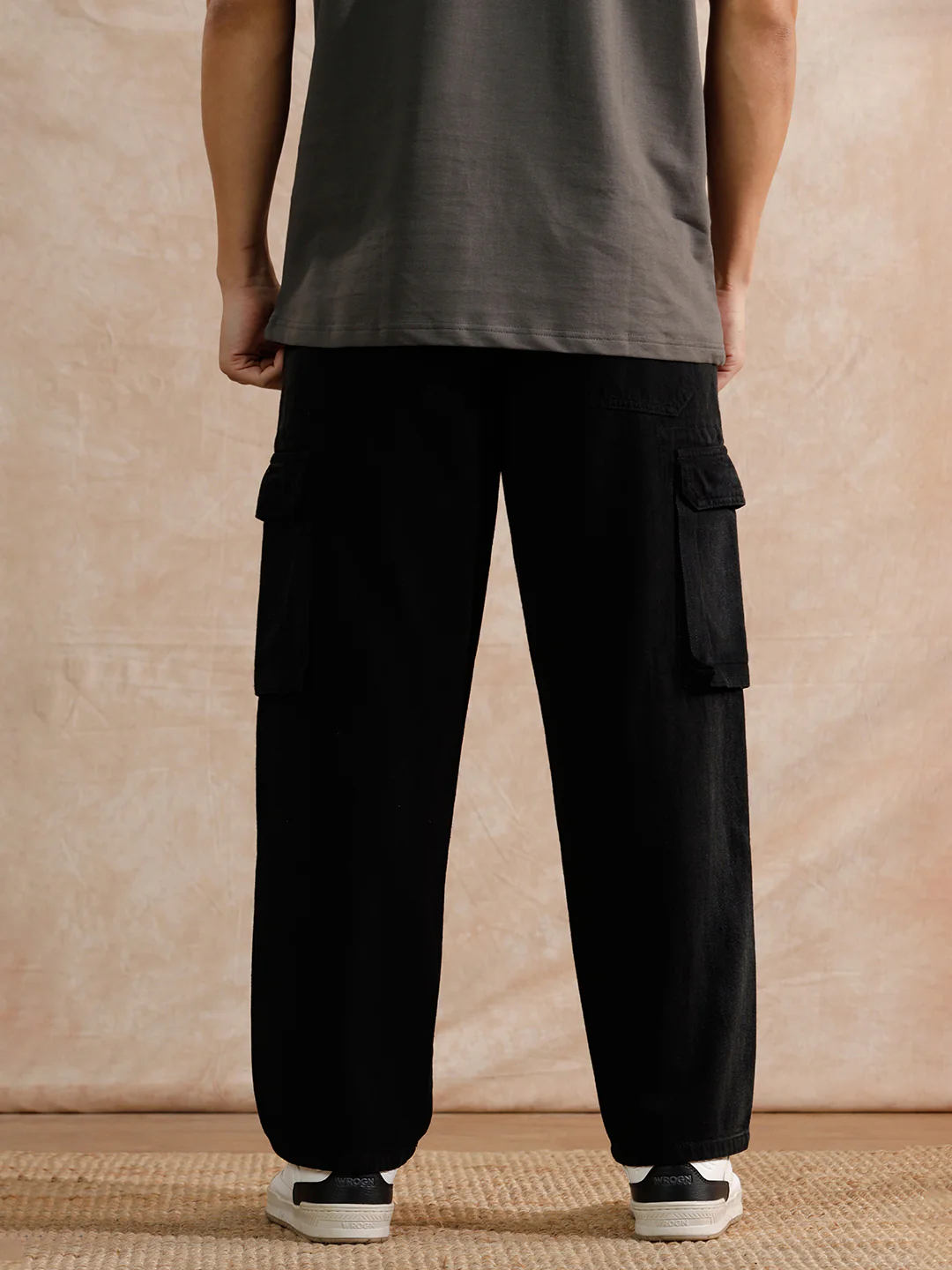 Solid Heavy Fade Loose Fit Jeans | Black - Image 4
