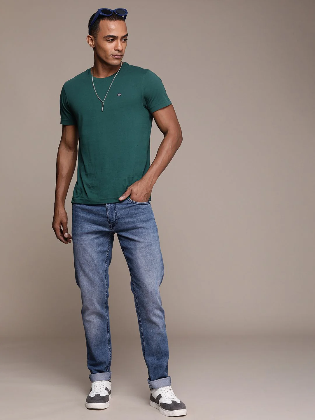 Striking Slim Fit Mid-Rise Light Fade  Jeans - Image 4