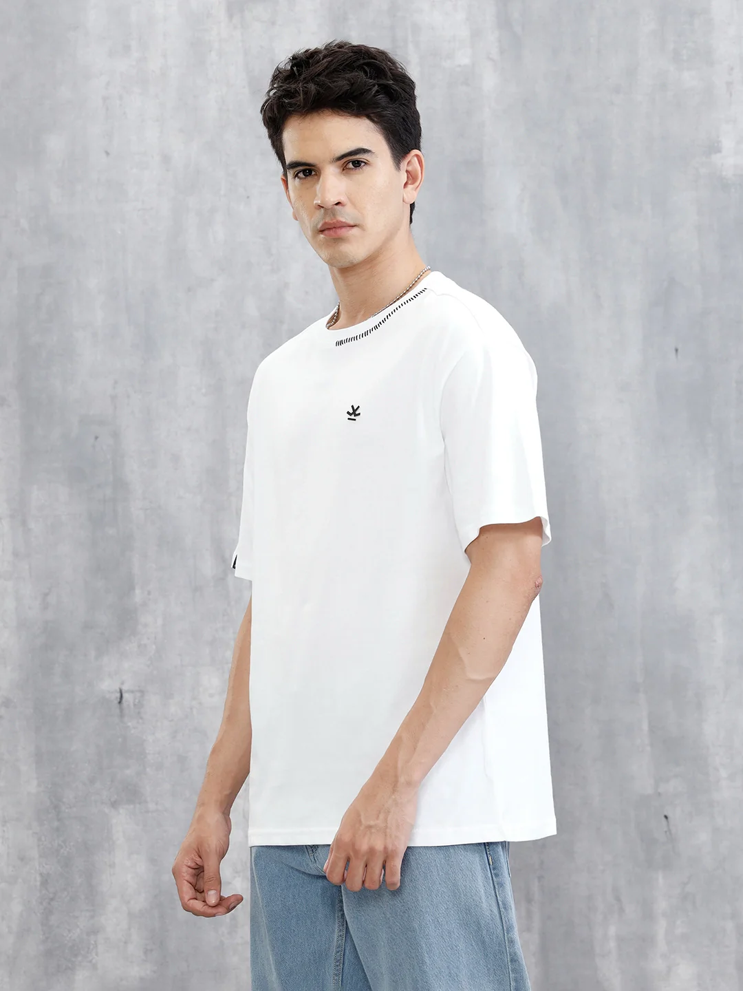 Thread Detailed Oversized T-Shirt | White - Image 4