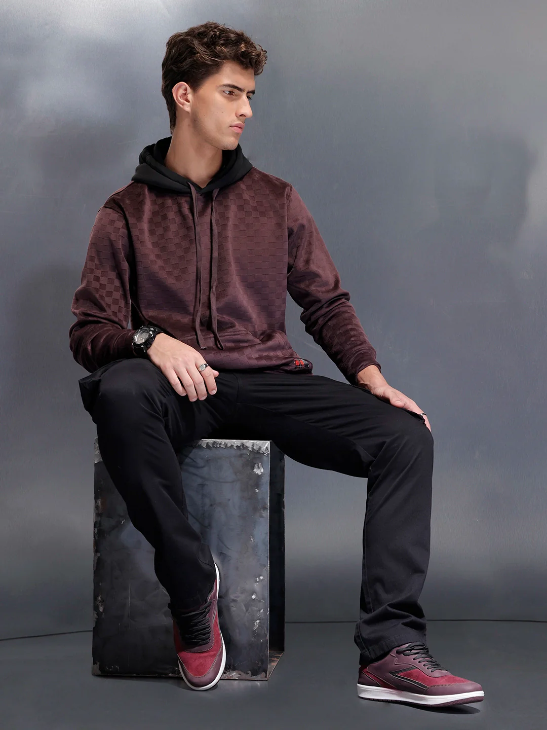 Velvet-finish Check-texture hoodie | Wine - Image 2