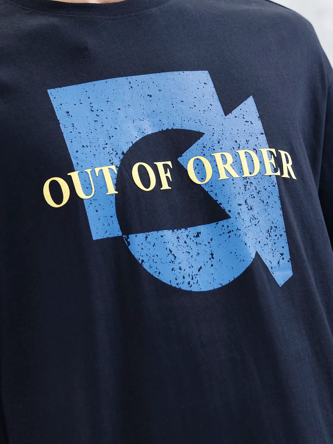 Wrogn Distressed Effect Printed Graphic Tee For Men's | Black - Image 5