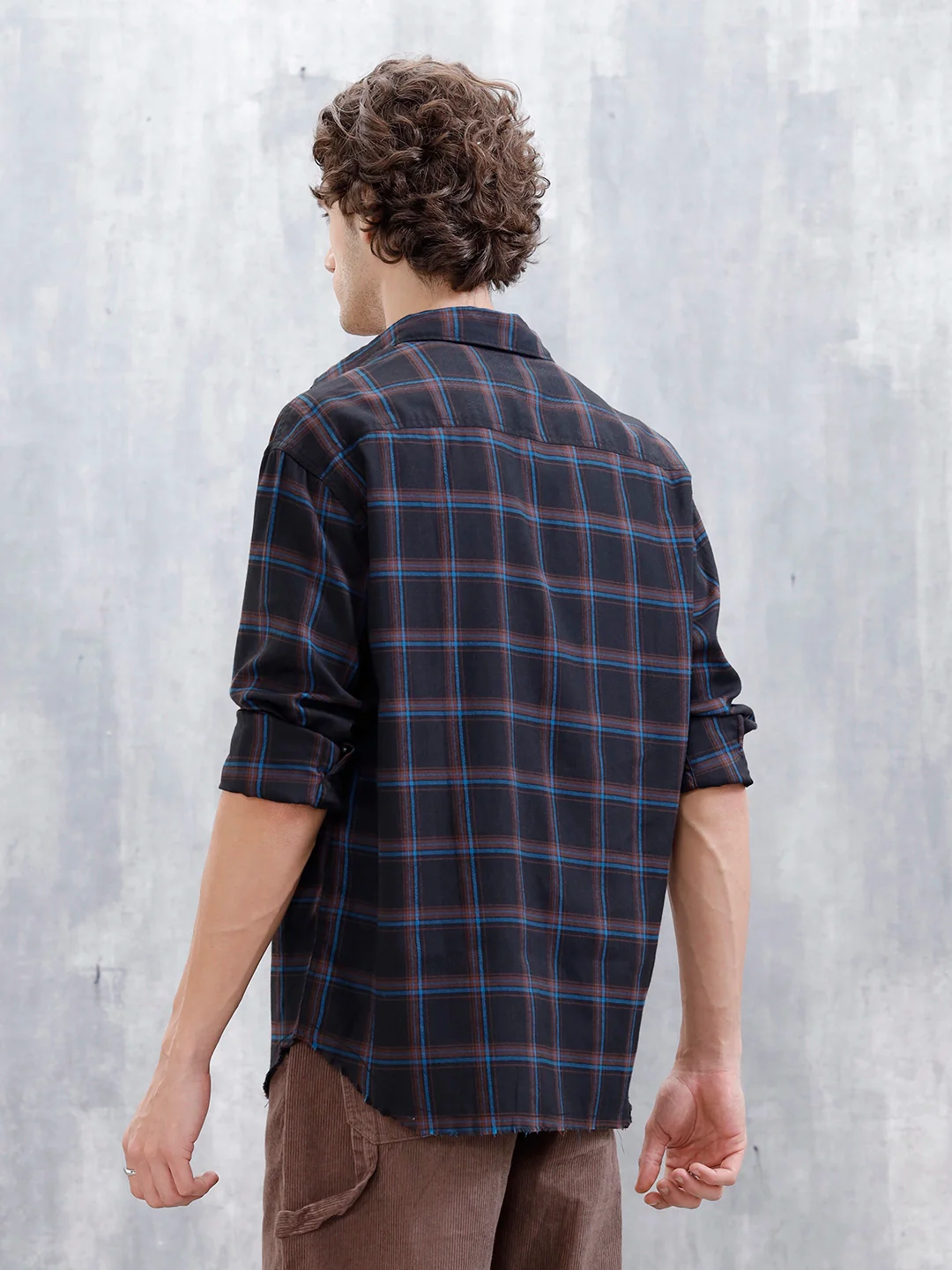 Wrogn Oversized Checkered Shirt With Raw Edged Double Pockets | Black - Image 3